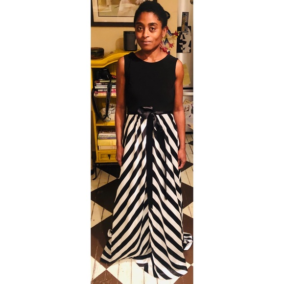 Betsey& Adam BallGown - Picture 2 of 4